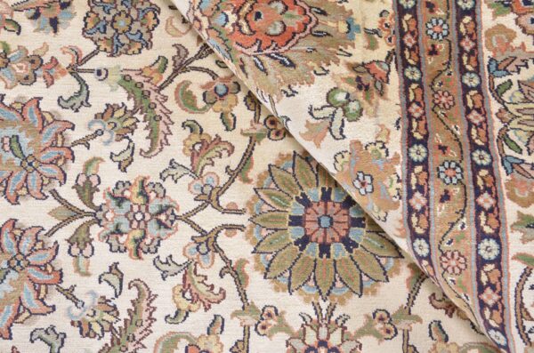 Kashmir Oriental Rug 182 × 290 cm, Silk, hand-knotted, fine — view 4 Kashmir Oriental Rug 182 × 290 cm, Silk, hand-knotted, fine — view 4
