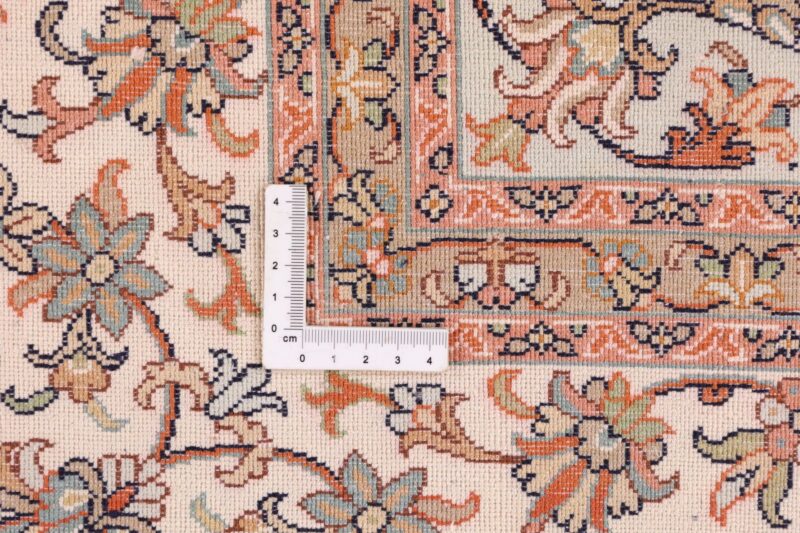 Kashmir Oriental Rug 183 × 277 cm, Silk, hand-knotted, patina — view 9