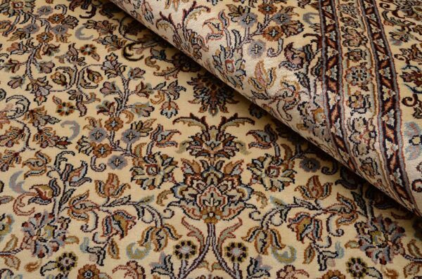 Kashmir Oriental Rug 184 × 280 cm, Silk, White/Beige, hand-knotted — view 4 Kashmir Oriental Rug 184 × 280 cm, Silk, White/Beige, hand-knotted — view 4