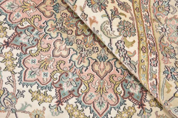 Kashmir Oriental Rug 184 × 280 cm, Silk, White/Beige, hand-knotted — view 4