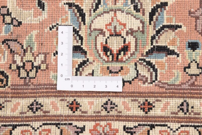 Kashmir Oriental Rug 185 × 266 cm, Silk, hand-knotted — view 3 Kashmir Oriental Rug 185 × 266 cm, Silk, hand-knotted — view 3