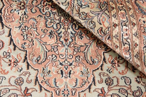 Kashmir Oriental Rug 185 × 266 cm, Silk, hand-knotted — view 4 Kashmir Oriental Rug 185 × 266 cm, Silk, hand-knotted — view 4
