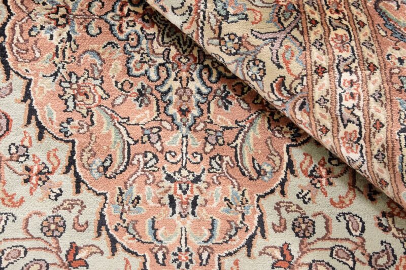 Kashmir Oriental Rug 185 × 266 cm, Silk, hand-knotted — view 4 Kashmir Oriental Rug 185 × 266 cm, Silk, hand-knotted — view 4