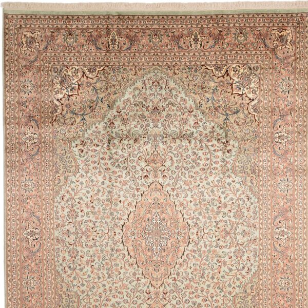 Kashmir Oriental Rug 185 × 266 cm, Silk, hand-knotted — view 6 Kashmir Oriental Rug 185 × 266 cm, Silk, hand-knotted — view 6