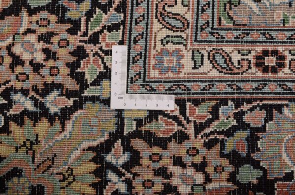 Kashmir Oriental Rug 185 × 271 cm, Silk, hand-knotted — view 3