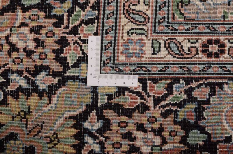 Kashmir Oriental Rug 185 × 271 cm, Silk, hand-knotted — view 3