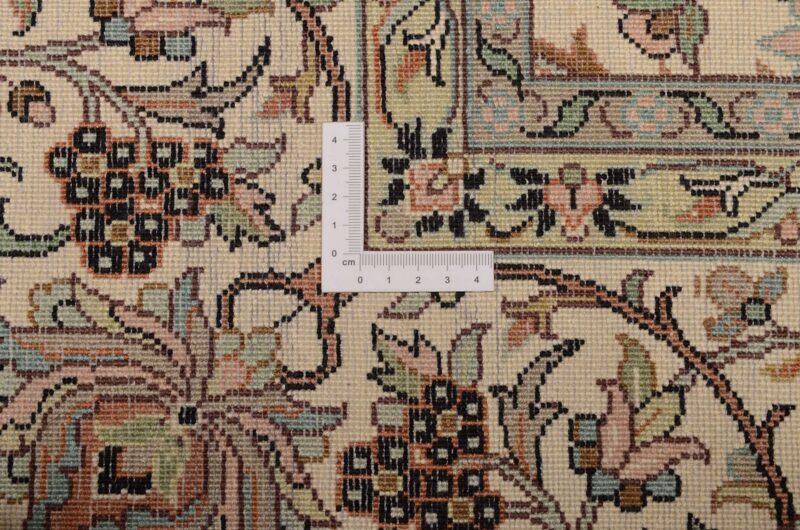 Kashmir Oriental Rug 185 × 277 cm, Silk, hand-knotted — view 3