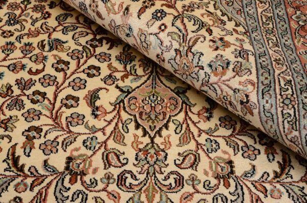 Kashmir Oriental Rug 185 × 277 cm, Silk, hand-knotted, pastel — view 4 Kashmir Oriental Rug 185 × 277 cm, Silk, hand-knotted, pastel — view 4