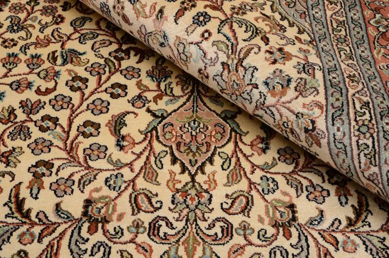 Kashmir Oriental Rug 185 × 277 cm, Silk, hand-knotted, pastel — view 4 Kashmir Oriental Rug 185 × 277 cm, Silk, hand-knotted, pastel — view 4