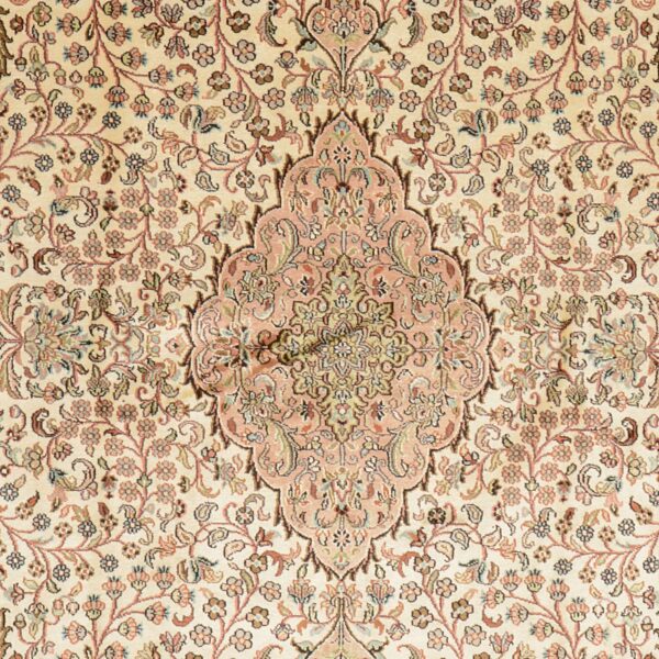 Kashmir Oriental Rug 185 × 277 cm, Silk, hand-knotted, pastel — view 5 Kashmir Oriental Rug 185 × 277 cm, Silk, hand-knotted, pastel — view 5