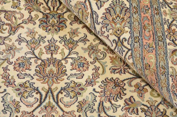 Kashmir Oriental Rug 185 × 289 cm, Silk, hand-knotted — view 5 Kashmir Oriental Rug 185 × 289 cm, Silk, hand-knotted — view 5