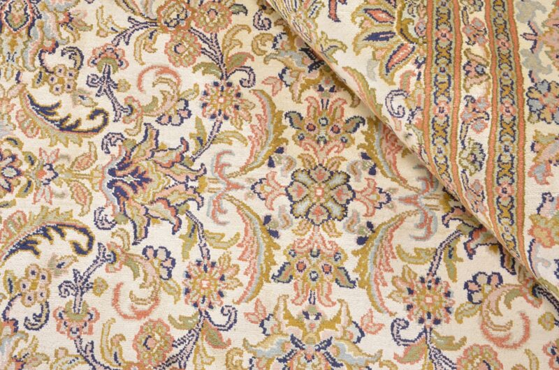 Kashmir Oriental Rug 186 × 273 cm, Silk, hand-knotted — view 4