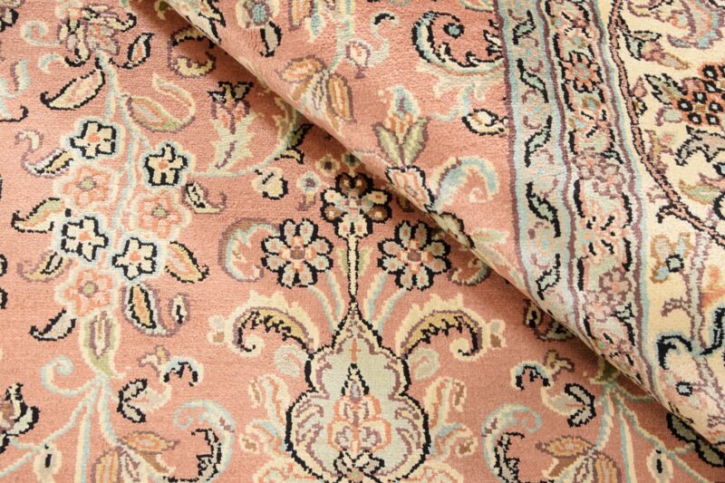 Kashmir Oriental Rug 186 × 274 cm, Silk, hand-knotted — view 4 Kashmir Oriental Rug 186 × 274 cm, Silk, hand-knotted — view 4