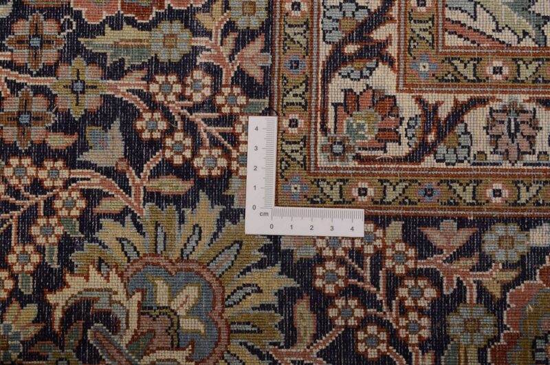Kashmir Oriental Rug 187 × 270 cm, Silk, hand-knotted — view 3 Kashmir Oriental Rug 187 × 270 cm, Silk, hand-knotted — view 3