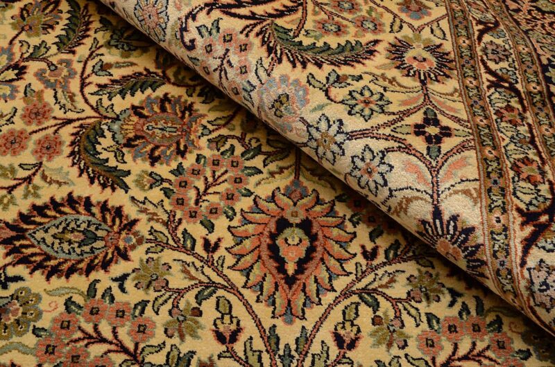 Kashmir Oriental Rug 187 × 270 cm, Silk, hand-knotted — view 4 Kashmir Oriental Rug 187 × 270 cm, Silk, hand-knotted — view 4