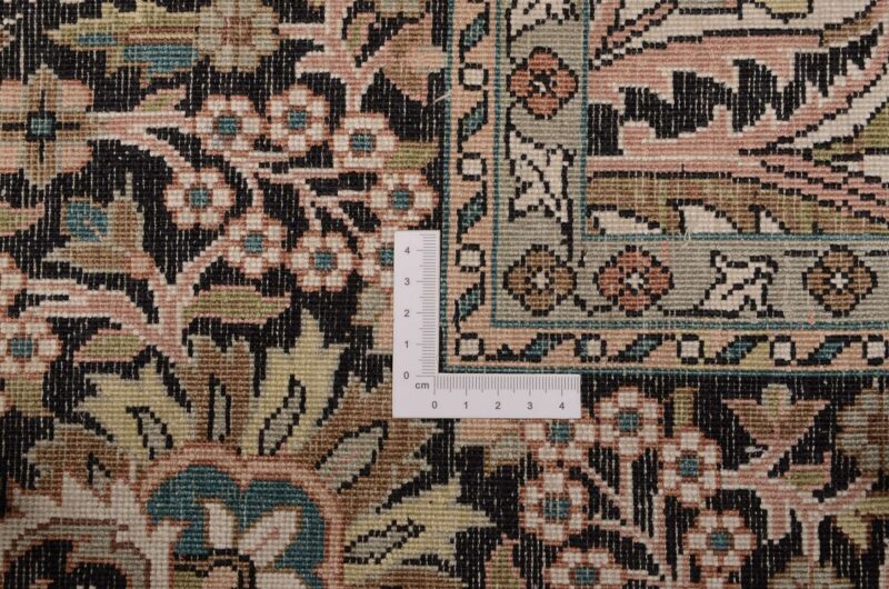 Kashmir Oriental Rug 188 × 272 cm, Silk, hand-knotted — view 3 Kashmir Oriental Rug 188 × 272 cm, Silk, hand-knotted — view 3