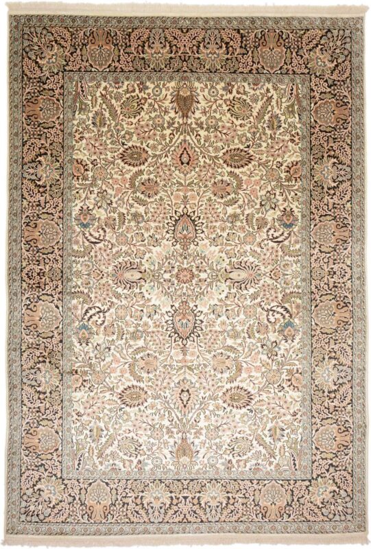 Kashmir Oriental Rug 188 × 272 cm, Silk, hand-knotted Kashmir Oriental Rug 188 × 272 cm, Silk, hand-knotted