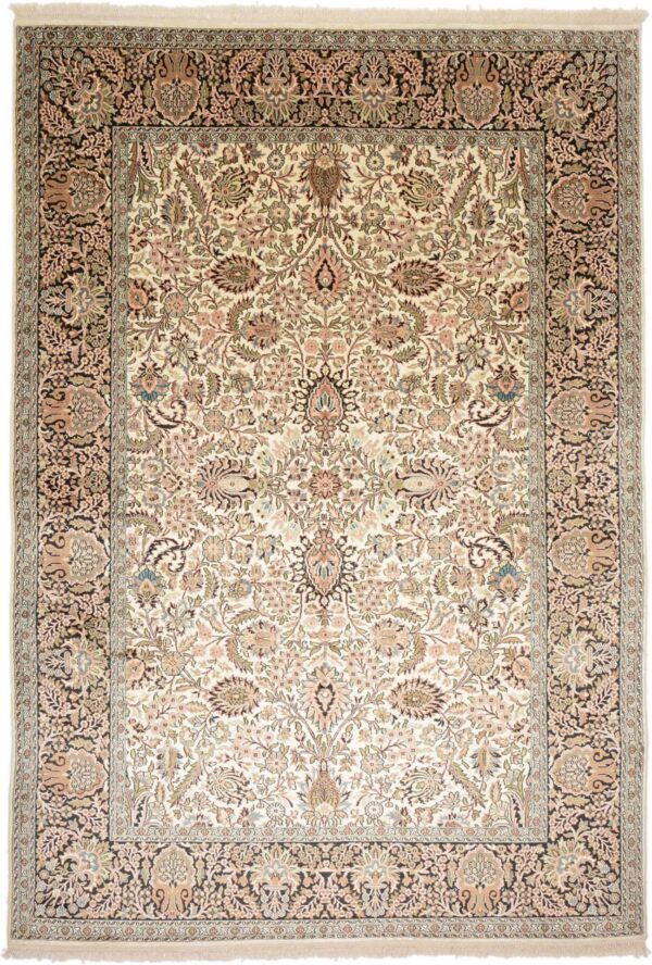 Kashmir Oriental Rug 188 × 272 cm, Silk, hand-knotted Kashmir Oriental Rug 188 × 272 cm, Silk, hand-knotted