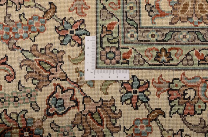 Kashmir Oriental Rug 188 × 276 cm, Silk, hand-knotted — view 3 Kashmir Oriental Rug 188 × 276 cm, Silk, hand-knotted — view 3