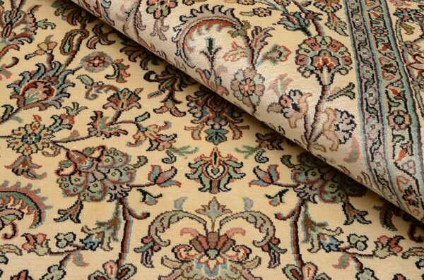 Kashmir Oriental Rug 188 × 276 cm, Silk, hand-knotted — view 4 Kashmir Oriental Rug 188 × 276 cm, Silk, hand-knotted — view 4