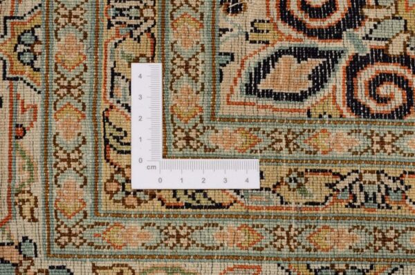 Kashmir Oriental Rug 188 × 277 cm, Silk, hand-knotted — view 3 Kashmir Oriental Rug 188 × 277 cm, Silk, hand-knotted — view 3