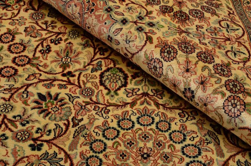 Kashmir Oriental Rug 188 × 284 cm, Silk, hand-knotted — view 4