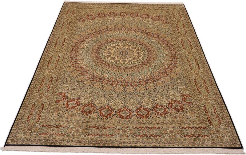 Kashmir Oriental Rug 189 × 278 cm, Silk, hand-knotted — view 2 Kashmir Oriental Rug 189 × 278 cm, Silk, hand-knotted — view 2
