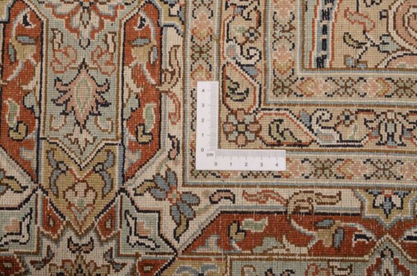 Kashmir Oriental Rug 189 × 278 cm, Silk, hand-knotted — view 3 Kashmir Oriental Rug 189 × 278 cm, Silk, hand-knotted — view 3