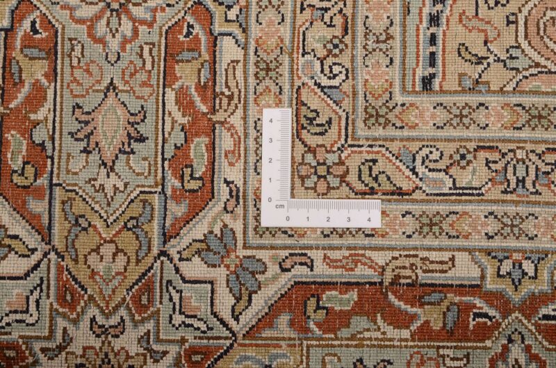 Kashmir Oriental Rug 189 × 278 cm, Silk, hand-knotted — view 3 Kashmir Oriental Rug 189 × 278 cm, Silk, hand-knotted — view 3