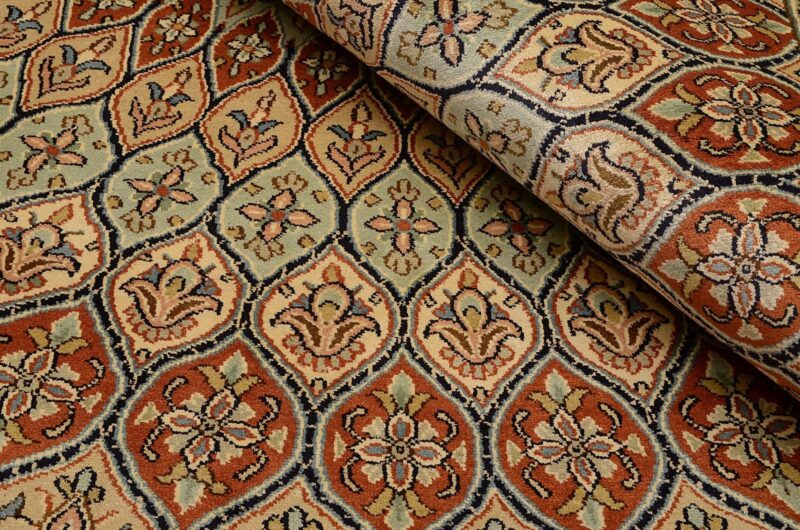 Kashmir Oriental Rug 189 × 278 cm, Silk, hand-knotted — view 4 Kashmir Oriental Rug 189 × 278 cm, Silk, hand-knotted — view 4
