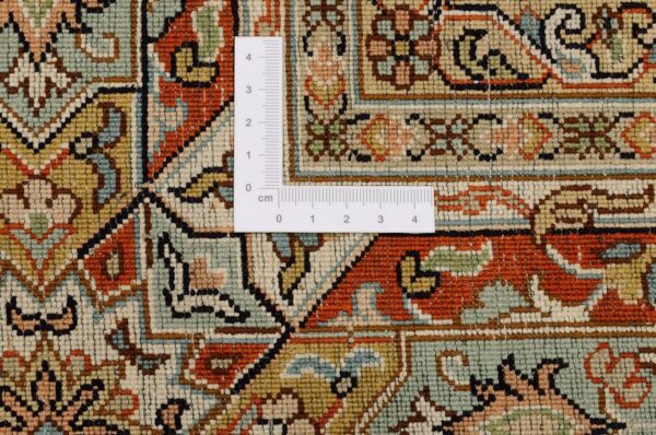 Kashmir Oriental Rug 190 × 275 cm, Silk, hand-knotted — view 3