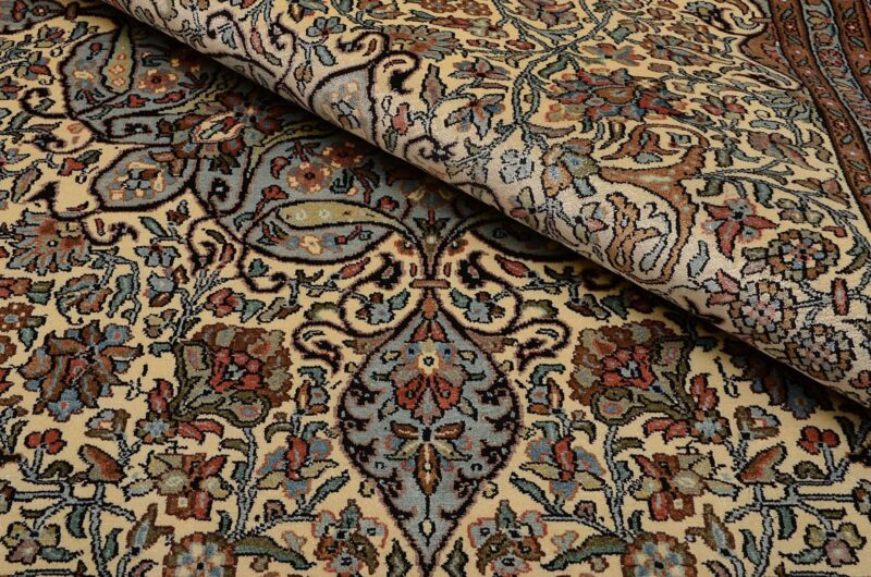 Kashmir Oriental Rug 190 × 283 cm, Silk, hand-knotted — view 4