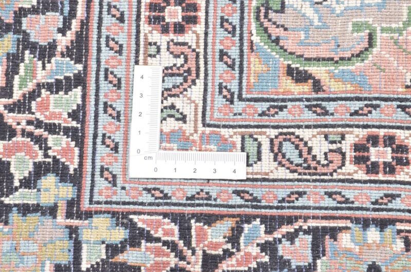 Kashmir Oriental Rug 192 × 271 cm, Silk, hand-knotted, pastel — view 3 Kashmir Oriental Rug 192 × 271 cm, Silk, hand-knotted, pastel — view 3