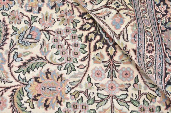 Kashmir Oriental Rug 192 × 271 cm, Silk, hand-knotted, pastel — view 4 Kashmir Oriental Rug 192 × 271 cm, Silk, hand-knotted, pastel — view 4