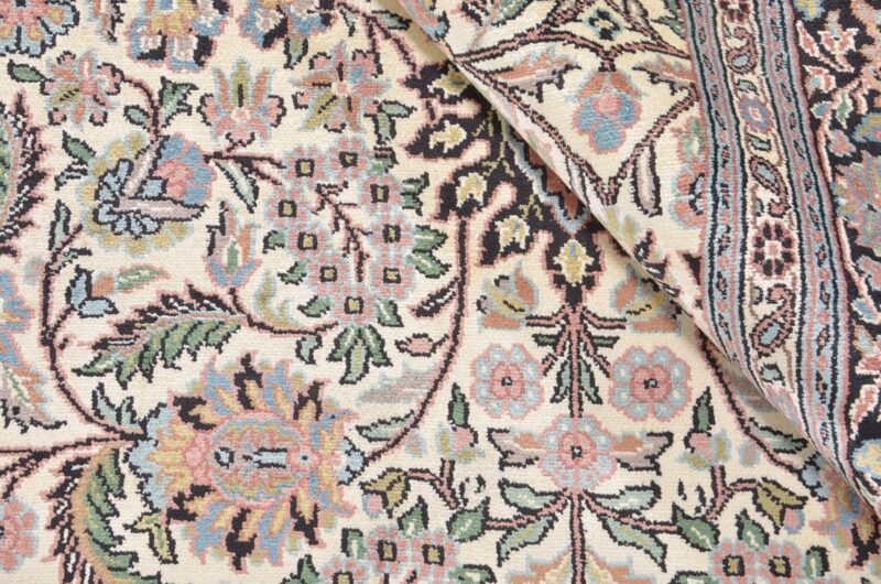 Kashmir Oriental Rug 192 × 271 cm, Silk, hand-knotted, pastel — view 4 Kashmir Oriental Rug 192 × 271 cm, Silk, hand-knotted, pastel — view 4