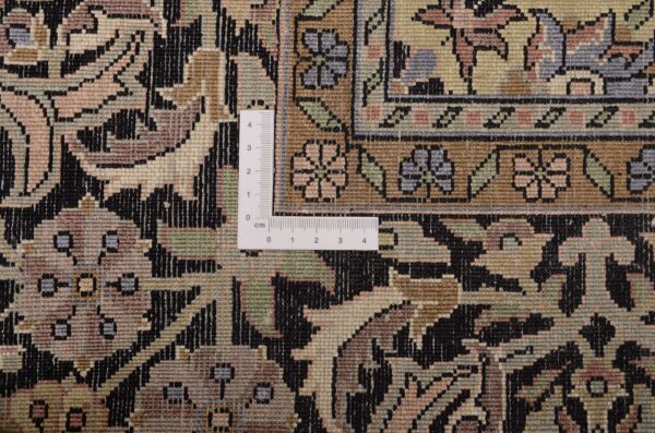 Kashmir Oriental Rug 192 × 284 cm, Silk, hand-knotted — view 3