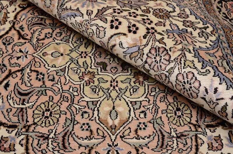 Kashmir Oriental Rug 192 × 284 cm, Silk, hand-knotted — view 4