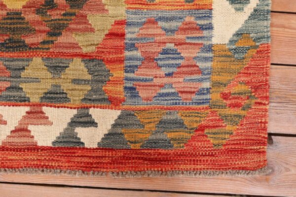 Kashmir Oriental Rug 195 × 293 cm, Silk, hand-knotted — view 8 Kashmir Oriental Rug 195 × 293 cm, Silk, hand-knotted — view 8