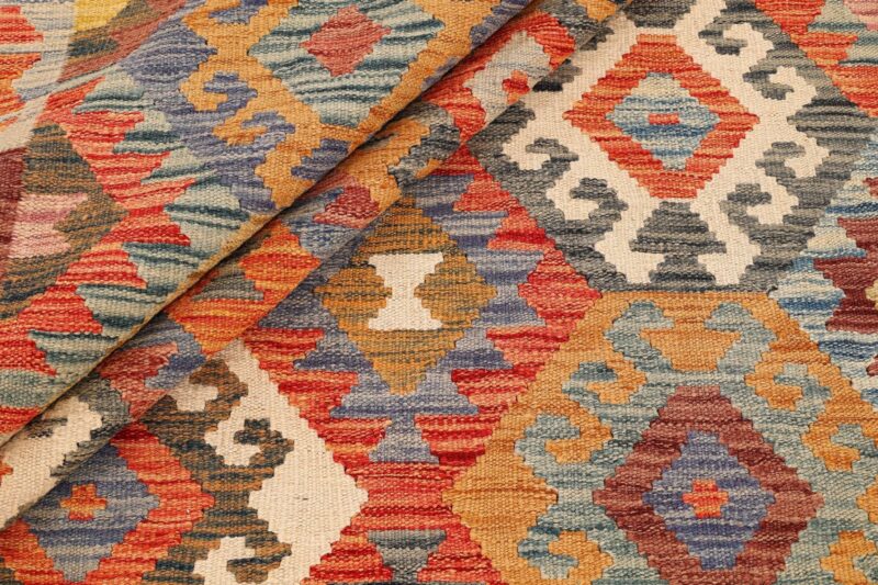 Kashmir Oriental Rug 195 × 293 cm, Silk, hand-knotted — view 9 Kashmir Oriental Rug 195 × 293 cm, Silk, hand-knotted — view 9