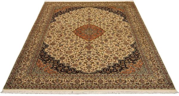 Kashmir Oriental Rug 197 × 282 cm, Silk, hand-knotted — view 2 Kashmir Oriental Rug 197 × 282 cm, Silk, hand-knotted — view 2