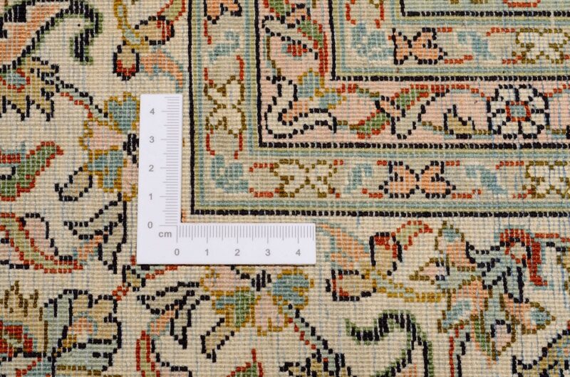 Kashmir Oriental Rug 197 × 282 cm, Silk, hand-knotted — view 3 Kashmir Oriental Rug 197 × 282 cm, Silk, hand-knotted — view 3