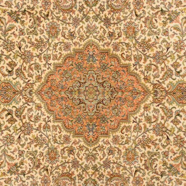 Kashmir Oriental Rug 197 × 282 cm, Silk, hand-knotted — view 4 Kashmir Oriental Rug 197 × 282 cm, Silk, hand-knotted — view 4