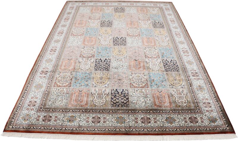 Kashmir Oriental Rug 203 × 296 cm, Silk, hand-knotted — view 2 Kashmir Oriental Rug 203 × 296 cm, Silk, hand-knotted — view 2