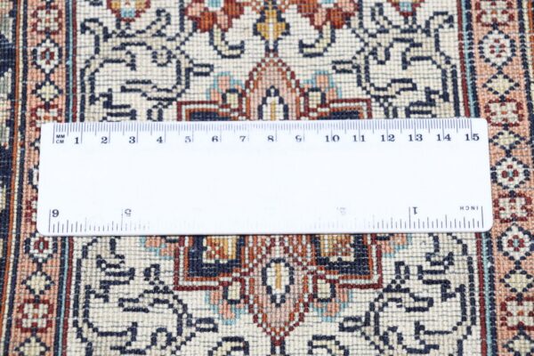 Kashmir Oriental Rug 203 × 296 cm, Silk, hand-knotted — view 11 Kashmir Oriental Rug 203 × 296 cm, Silk, hand-knotted — view 11
