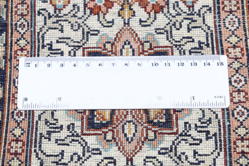 Kashmir Oriental Rug 203 × 296 cm, Silk, hand-knotted — view 11 Kashmir Oriental Rug 203 × 296 cm, Silk, hand-knotted — view 11