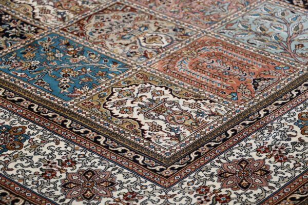 Kashmir Oriental Rug 203 × 296 cm, Silk, hand-knotted — view 5 Kashmir Oriental Rug 203 × 296 cm, Silk, hand-knotted — view 5