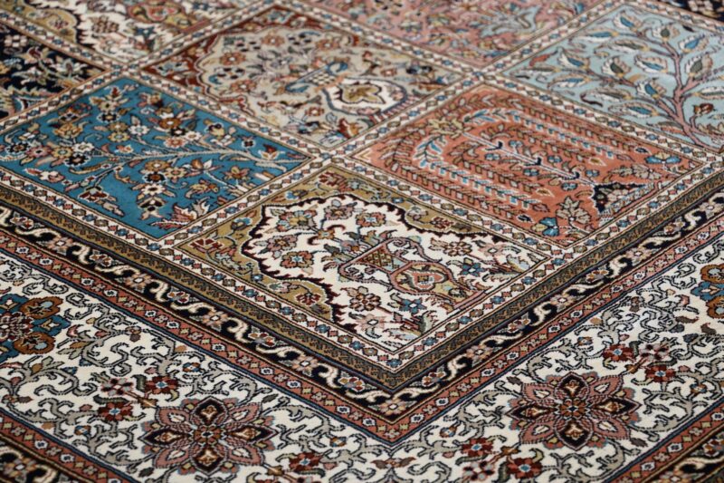 Kashmir Oriental Rug 203 × 296 cm, Silk, hand-knotted — view 5 Kashmir Oriental Rug 203 × 296 cm, Silk, hand-knotted — view 5