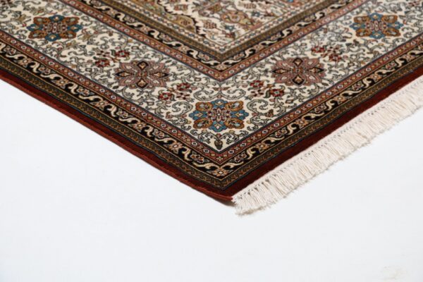 Kashmir Oriental Rug 203 × 296 cm, Silk, hand-knotted — view 6 Kashmir Oriental Rug 203 × 296 cm, Silk, hand-knotted — view 6