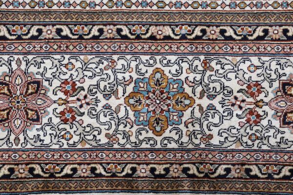 Kashmir Oriental Rug 204 × 296 cm, Silk, hand-knotted, Persian — view 8