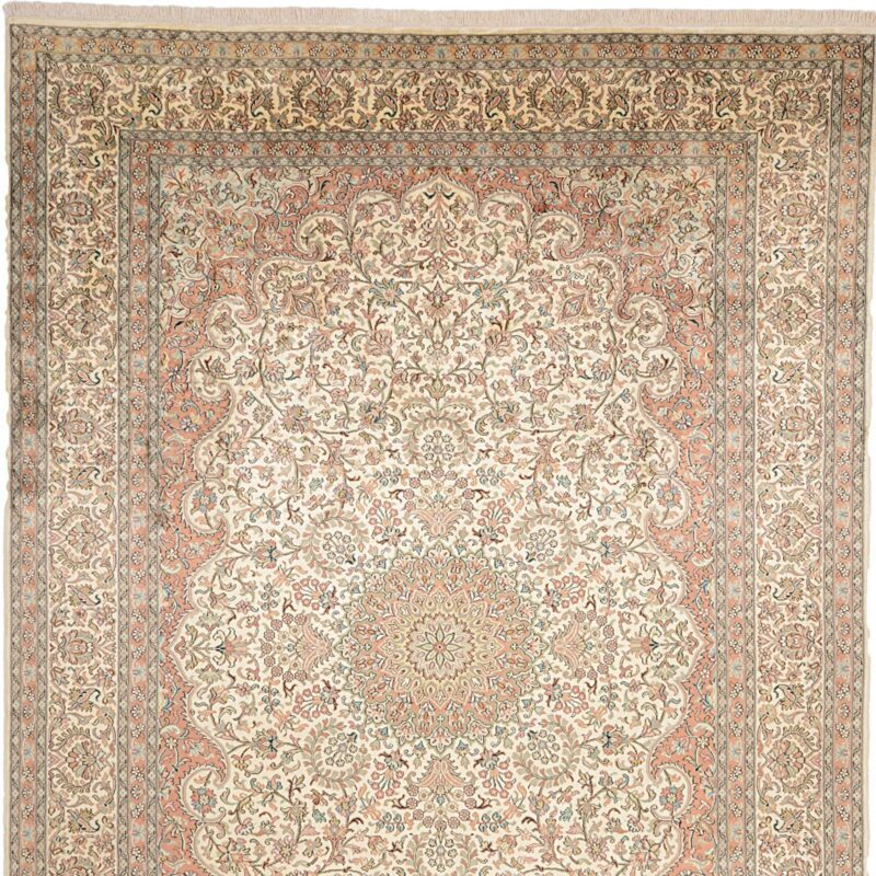 Kashmir Oriental Rug 212 × 307 cm, Silk, hand-knotted — view 7 Kashmir Oriental Rug 212 × 307 cm, Silk, hand-knotted — view 7